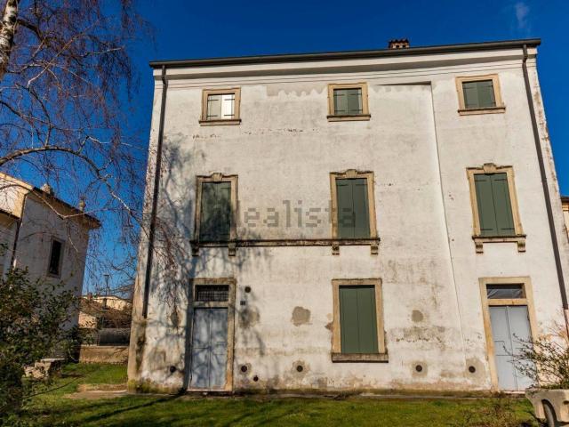 Rustico in vendita a Zevio, Veneto