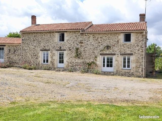 Maison vente à Fontenay-le-Comte, Château-guibert
