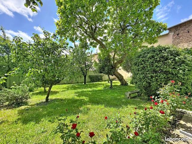 Maison vente à Agen, Cours