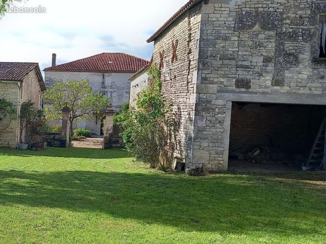 Maison vente à Confolens, Tusson