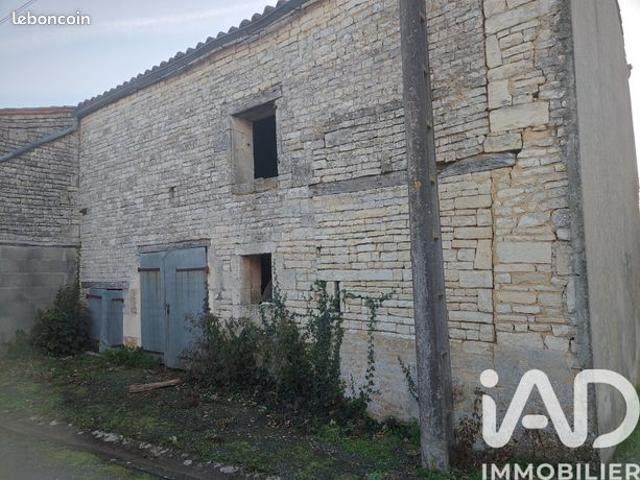 Maison vente à Saint-Jean-d'Angély, Néré