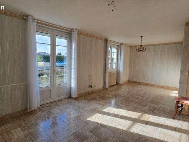 Maison vente à Vichy, Charroux