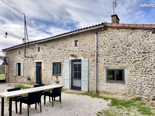 Maison vente à Confolens, Saint-claud