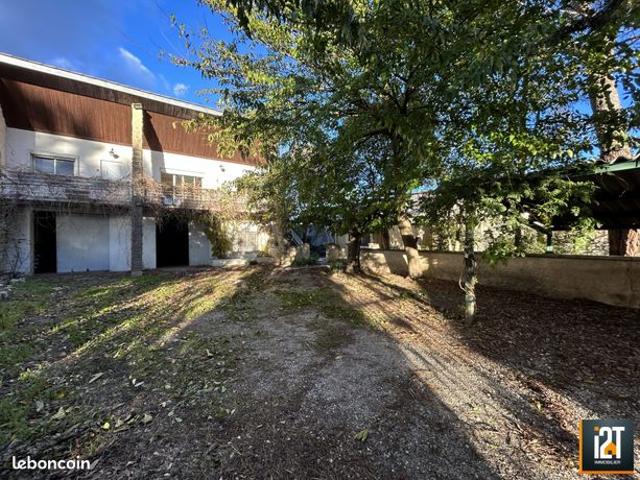 Maison vente à Figeac, Fons