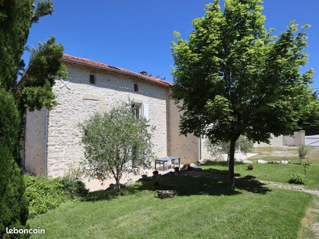 Maison vente à Confolens, Nieuil