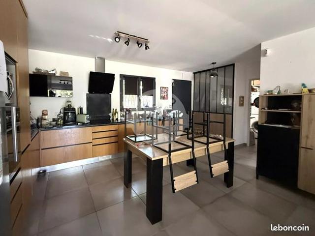 Maison vente à Marseille, Auriol