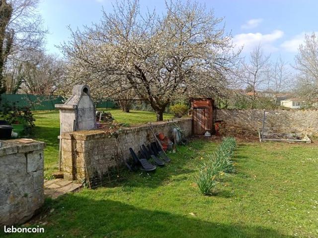 Maison vente à La Rochefoucauld, La Rochefoucauld-en-Angoumois