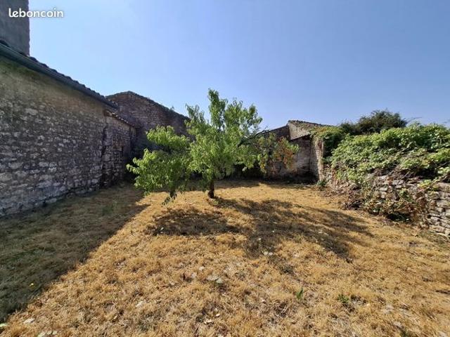 Maison vente à Niort, Mellé