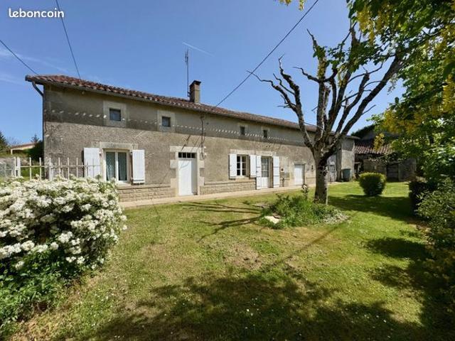 Maison vente à Confolens, Saint-laurent-de-céris
