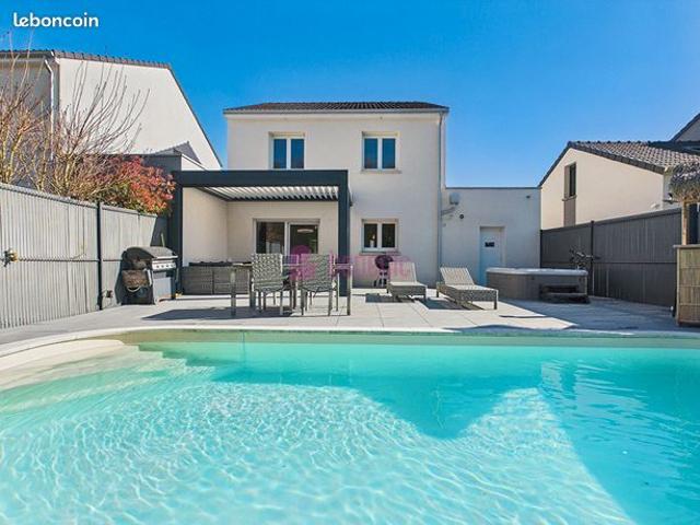 Maison vente à La Flèche, Bousse