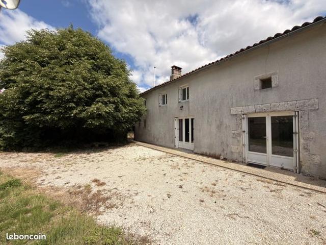 Maison vente à Confolens, Salles-de-villefagnan