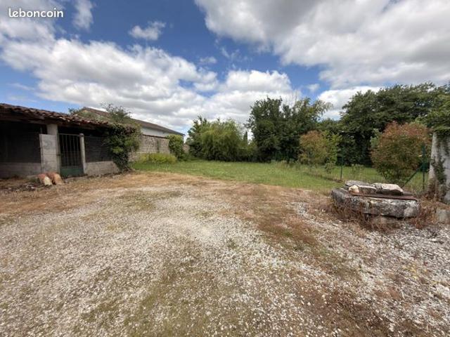 Maison vente à Confolens, Salles-de-villefagnan