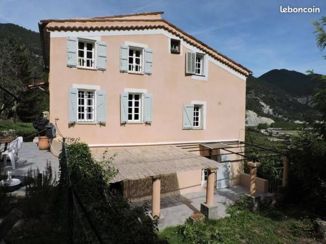 Maison vente à Castellane, Entrevaux