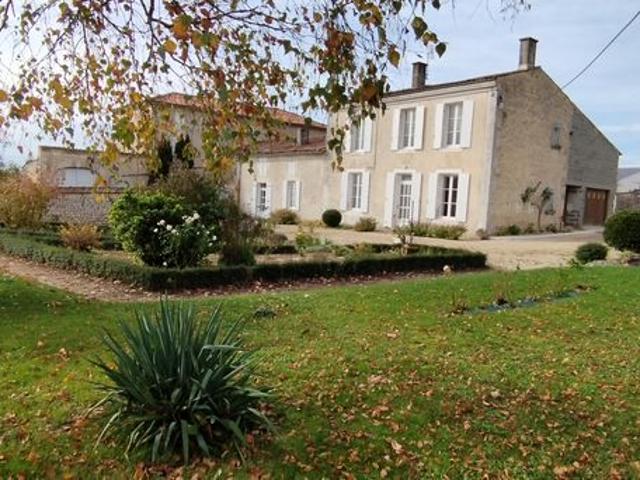 Maison vente à Saint-Jean-d'Angély, Néré