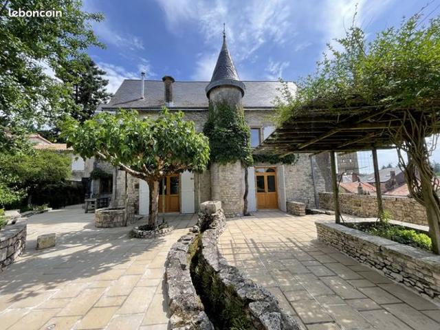Maison vente à Vichy, Charroux
