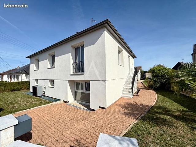 Maison vente à Laval, L'huisserie