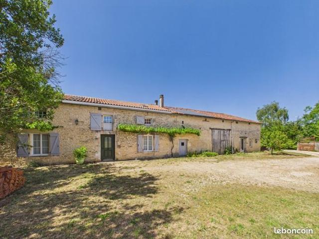 Maison vente à Confolens, Salles-de-villefagnan
