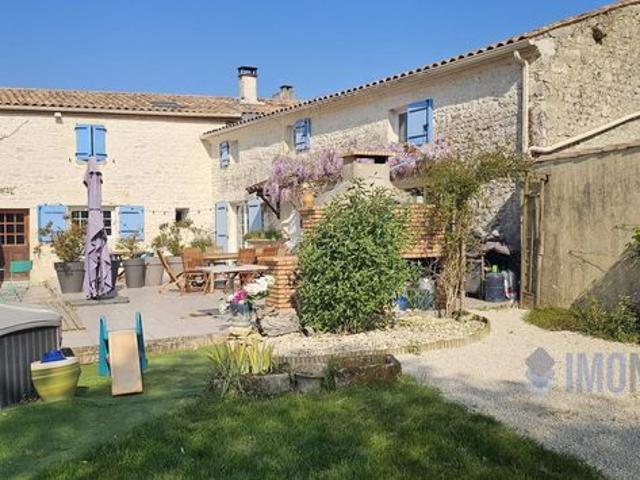 Maison vente à Saint-Jean-d'Angély, Bords