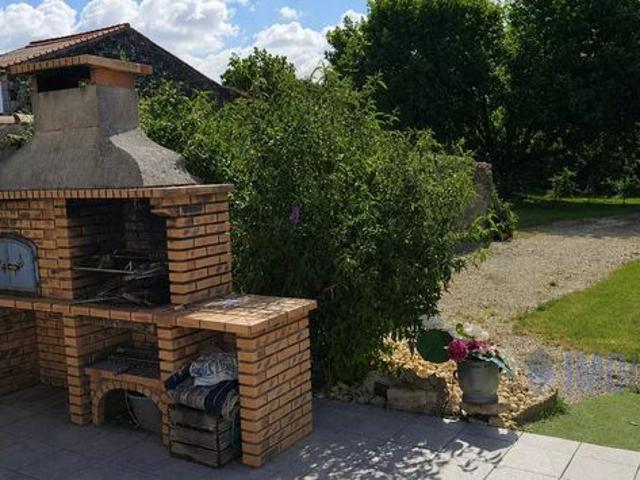 Maison vente à Saint-Jean-d'Angély, Bords