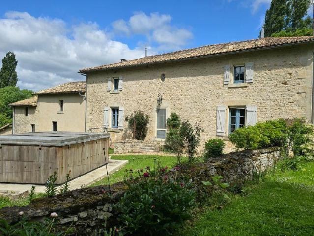 Maison vente à La Mothe-Saint-Héray, Deux-Sèvres
