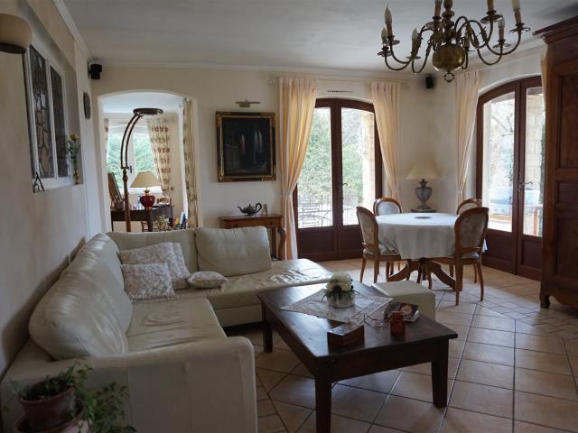 Maison vente à Nîmes, Vénéjan