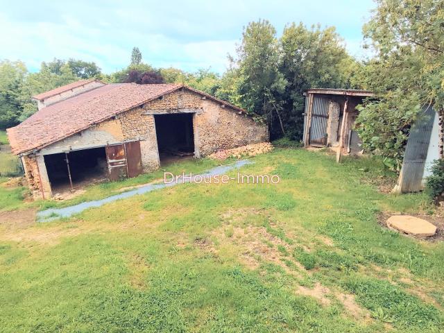 Maison vente à Pleuville, Charente
