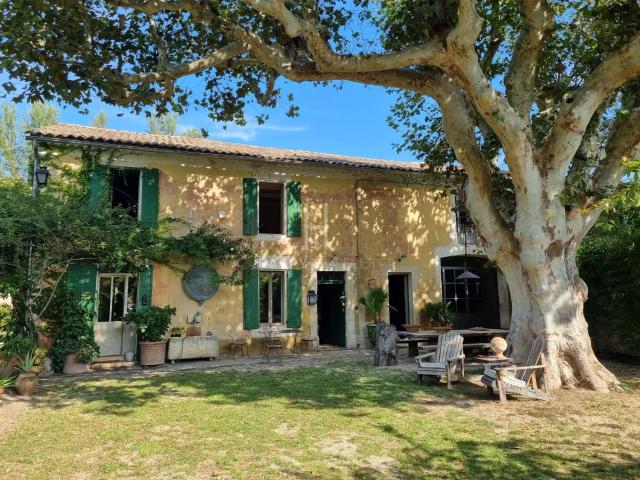 Maison vente à Arles, Cabannes