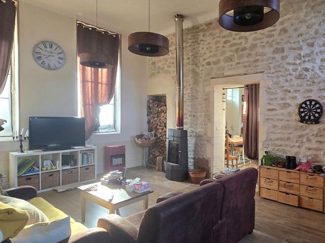 Maison vente à Saint-Jean-d'Angély, Bernay-saint-martin