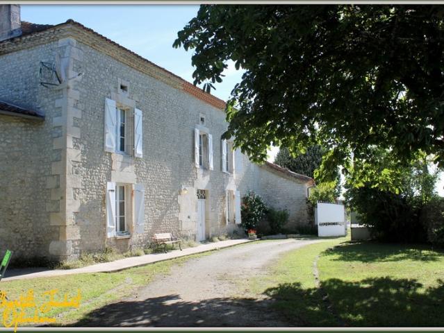 Maison vente à Angoulême, Montmoreau-saint-cybard