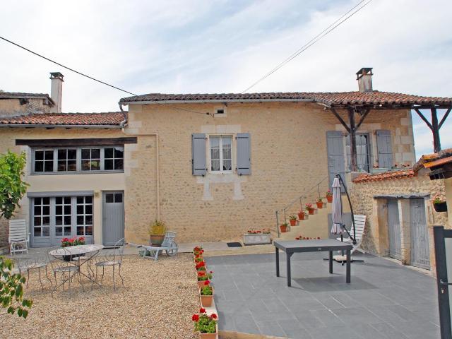 Maison vente à Angoulême, Salles-lavalette