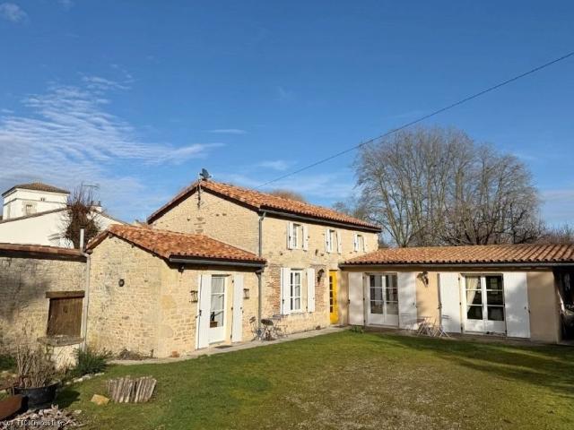 Maison vente à Confolens, Ruffec