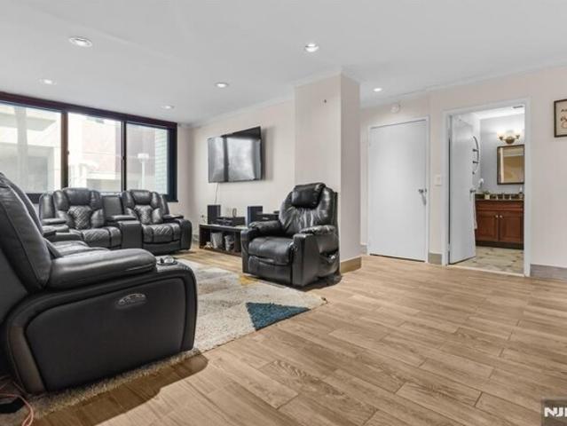 Condo for sale in Hackensack, New Jersey
