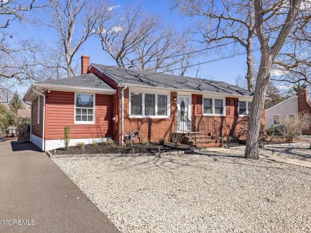 House for sale in Pine Beach