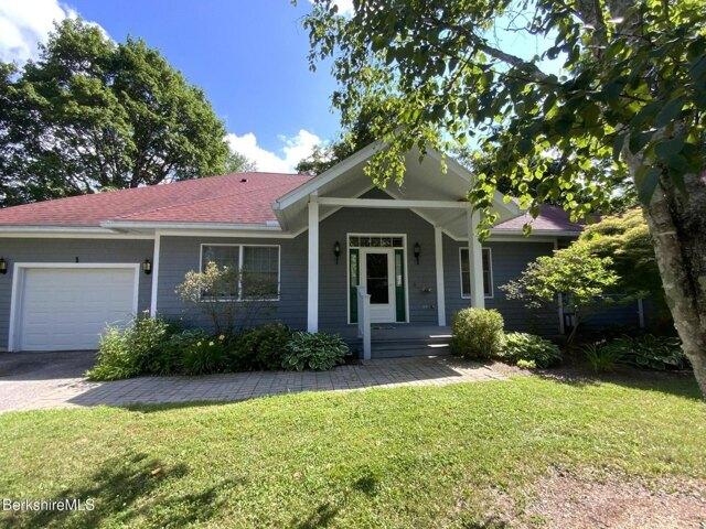 Condo for sale in Stockbridge