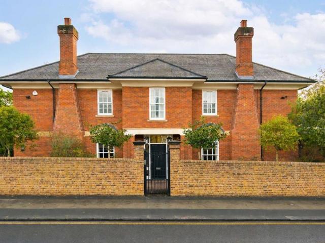 House for rent in London Borough of Merton, Raynes Park