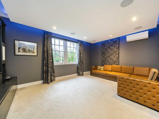 House for rent in London Borough of Merton, Raynes Park