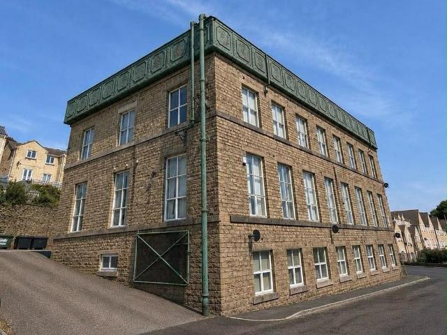 Apartment for rent in Longwood, West Yorkshire