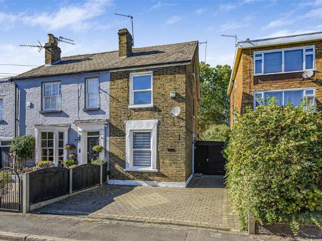 House for rent in London Borough of Redbridge, Greater London