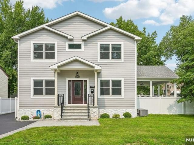 House for sale in Paramus, New Jersey