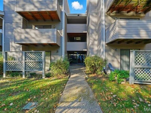 Condo for sale in Ballwin, Missouri