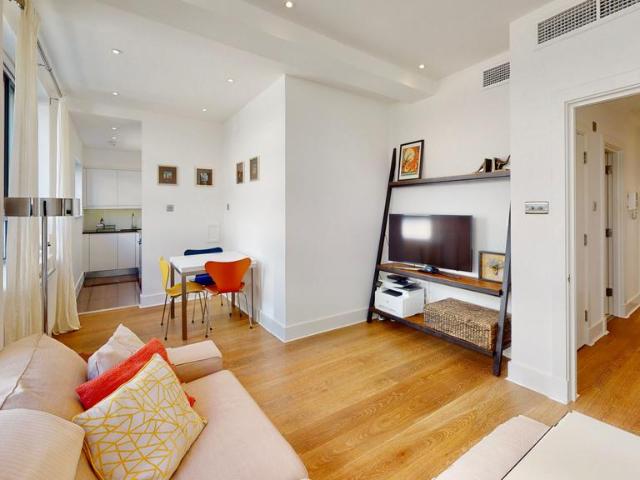 Apartment for rent in Aldgate, Greater London