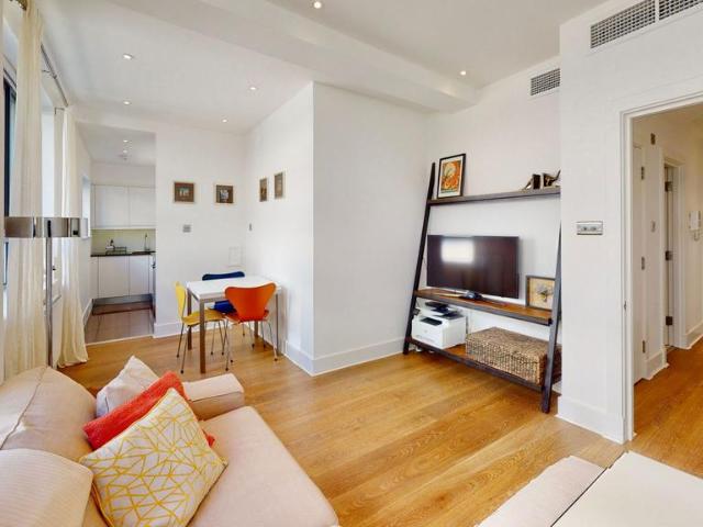 Apartment for rent in Aldgate, Greater London