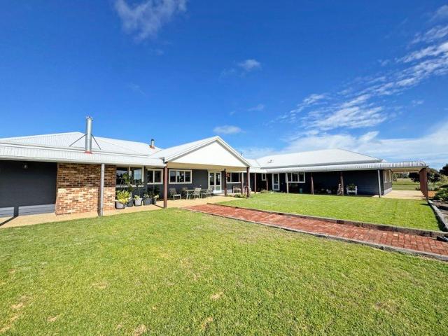 Cottage for sale in Condingup, Western Australia