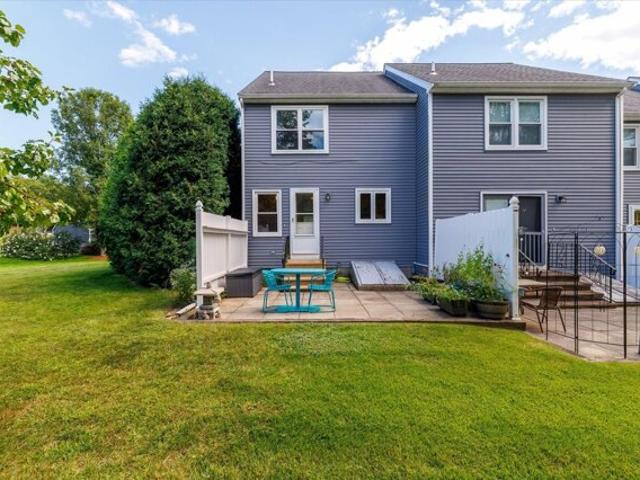 Condo for sale in Farnumsville, Grafton