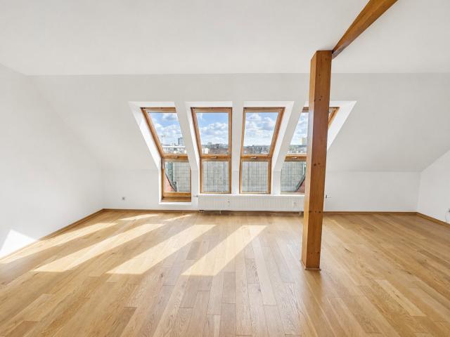Dachgeschosswohnung kaufen in Berlin