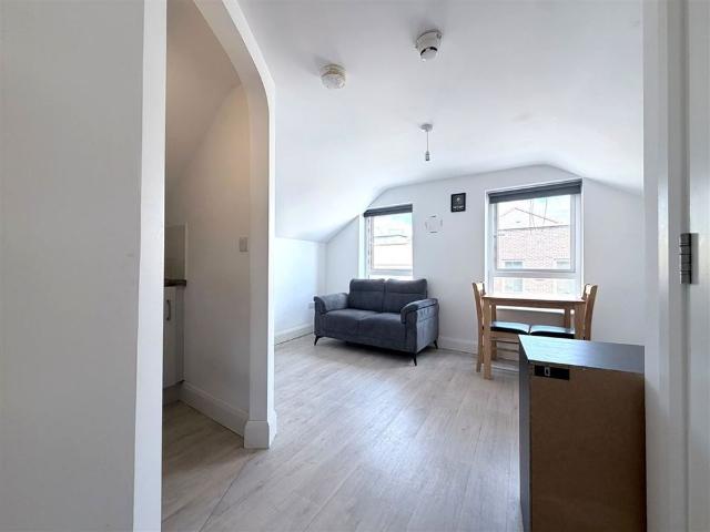 Apartment to rent in Bluebell, North Tipperary