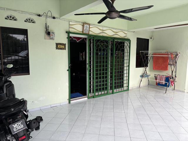 Terraced House for sale in Malaka