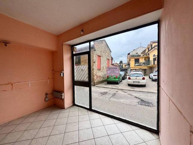 Locale Commerciale in affitto a Piemonte, Asti