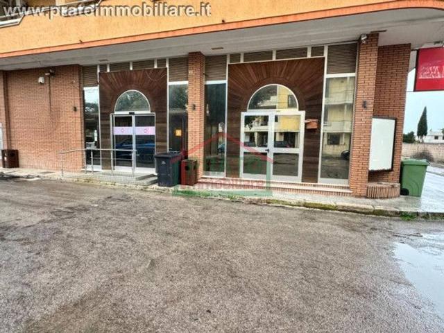Locale Commerciale in affitto a Puglia, Lecce