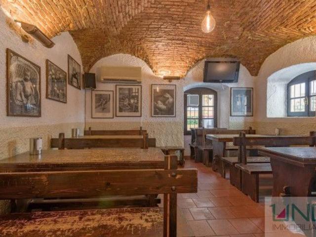 Locale Commerciale in vendita a Loano, Liguria